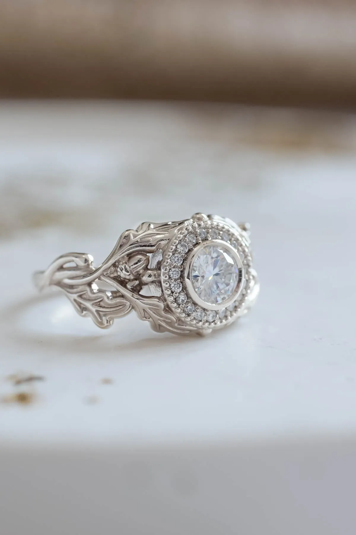 Dair | oak leaves engagement ring setting with halo, round cut 5 mm