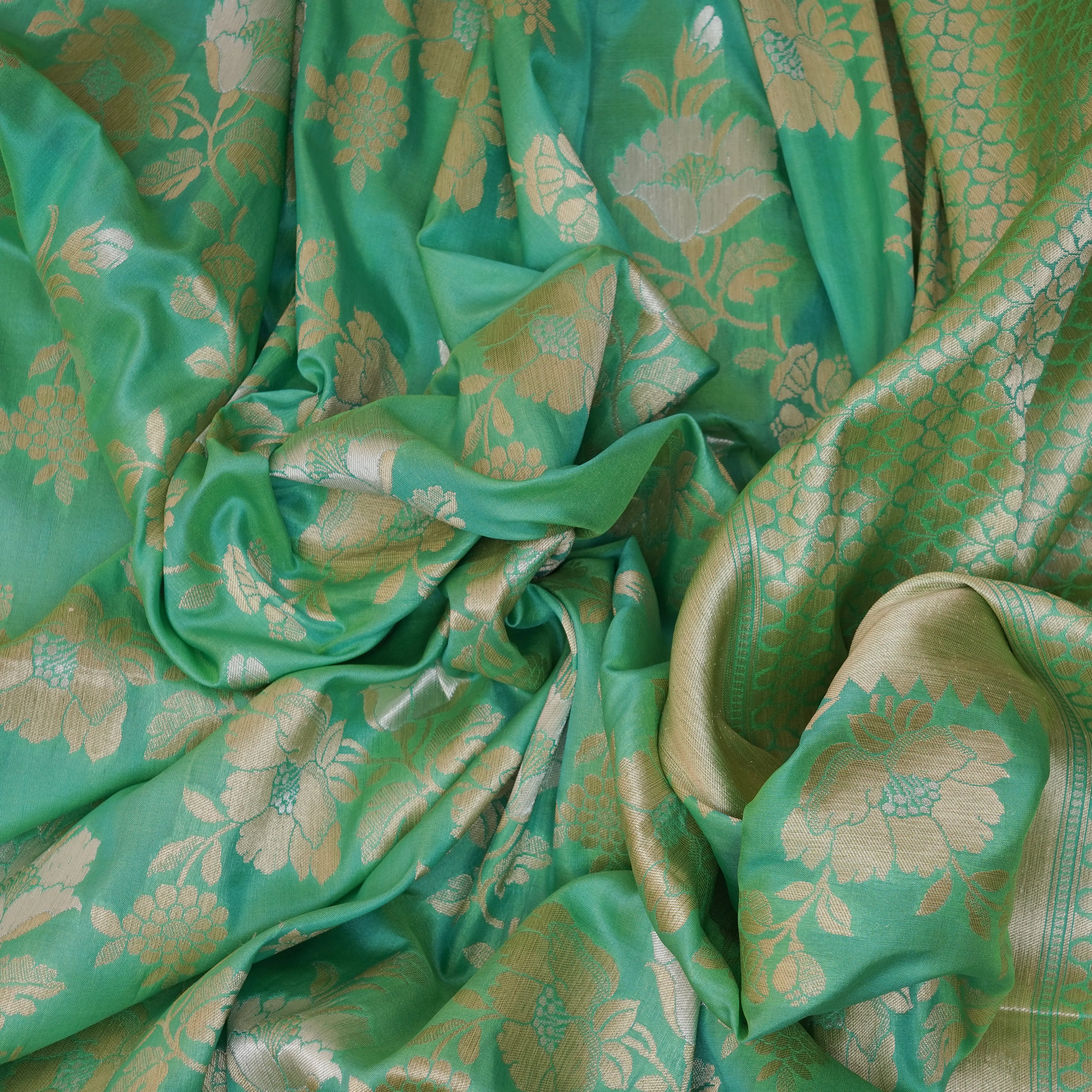 Handwoven Green Banarasi Silk Saree - 1996T009488DSC