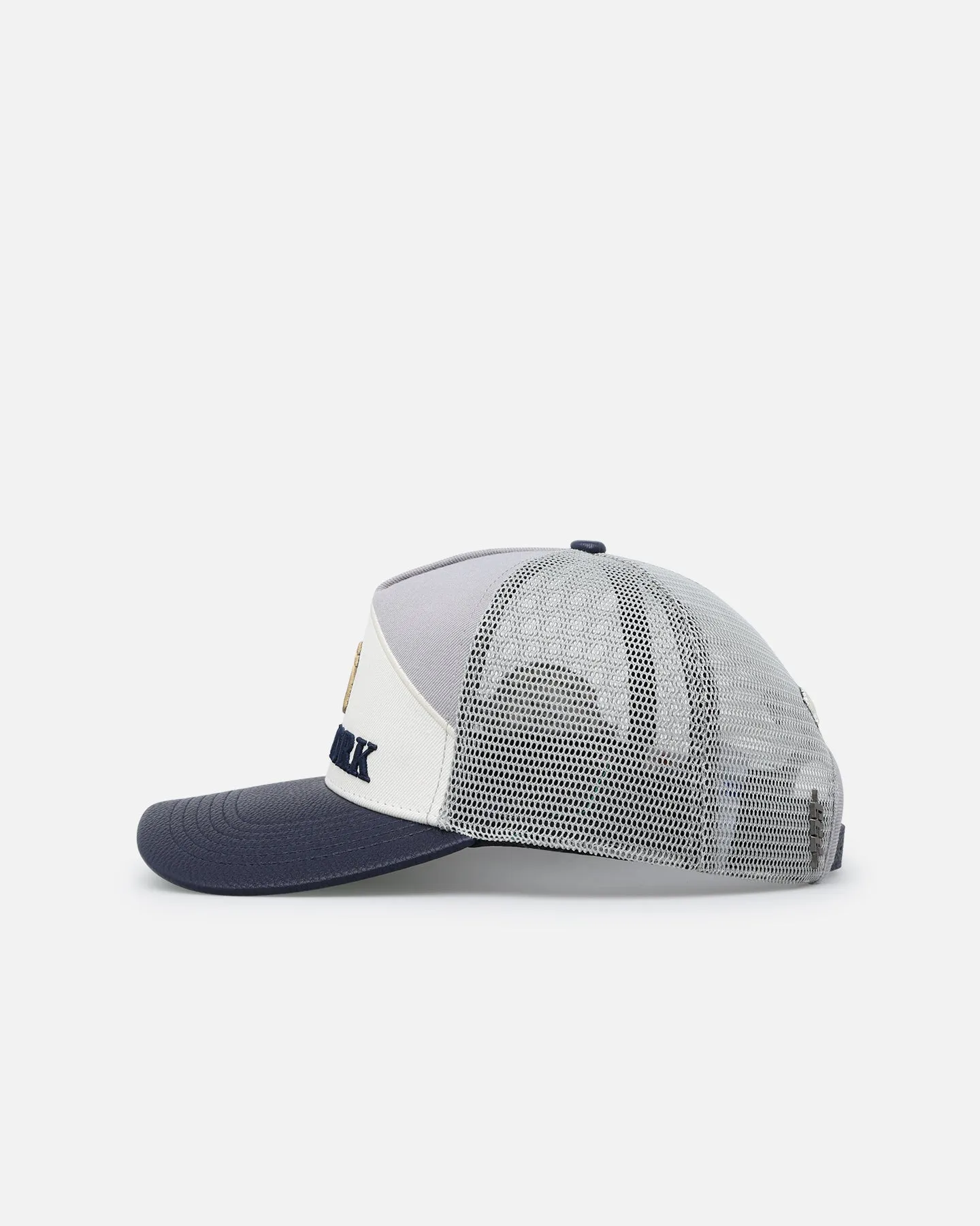 Pro Standard New York Yankees Chevron Pinch Front Trucker Snapback Midnight Navy